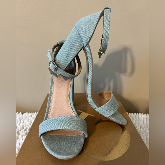 Charlotte Russe Denim Heels Size 8 - Picture 1 of 8